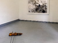 Janis E. Müller, "Duo for Violin", Installation, 2016 / Kerstin Grimm, "Lost and found", Zeichnung&Collage auf Papier, 2016