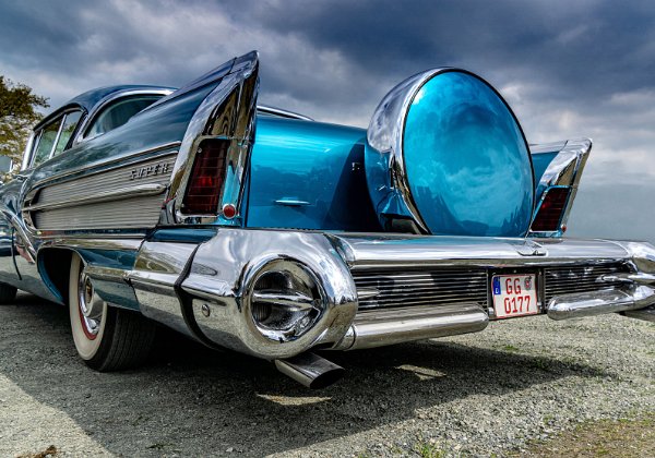 CLASSIC CARS