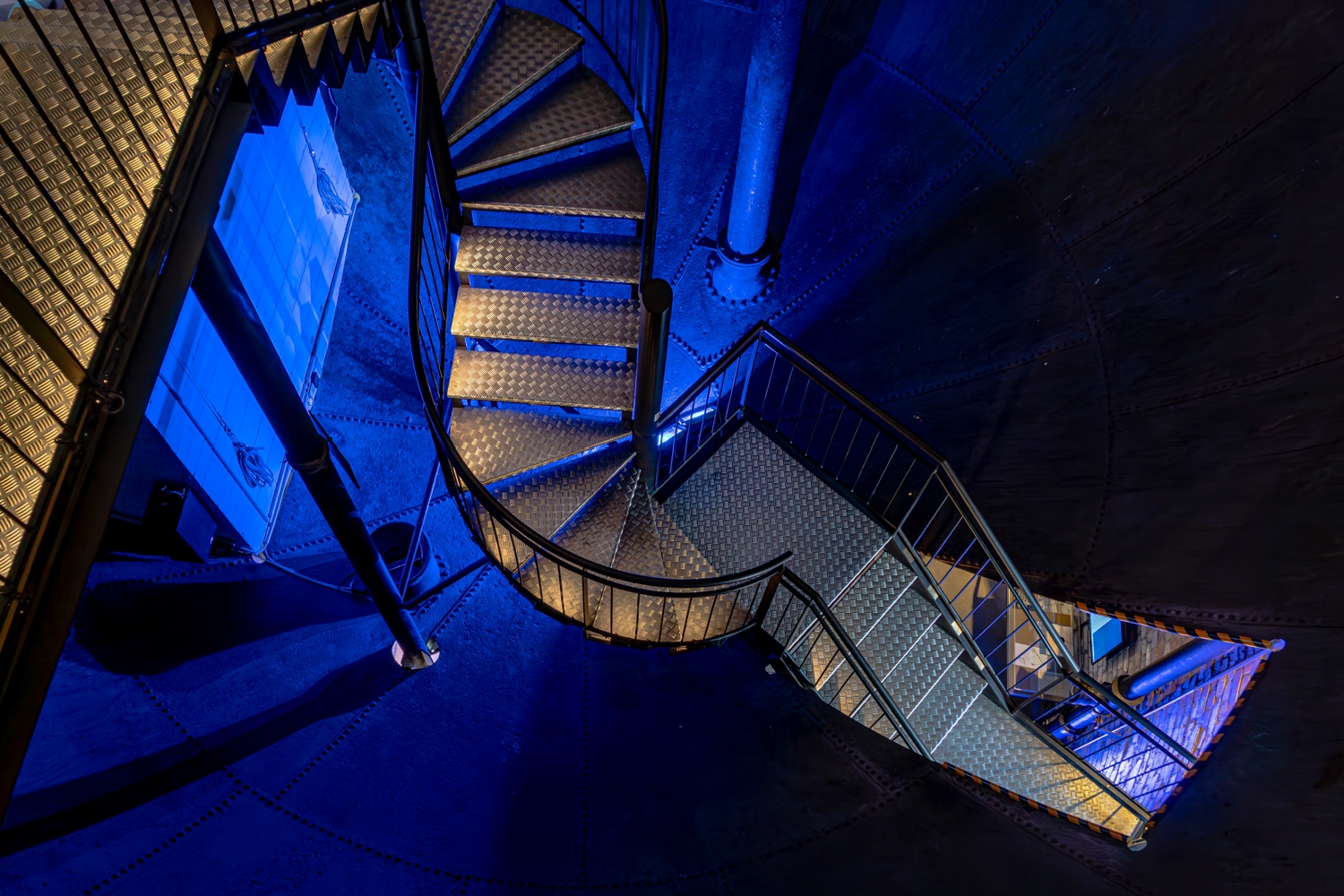 Klicken um die Schaltflächen zu zeigen oder zu verbergen